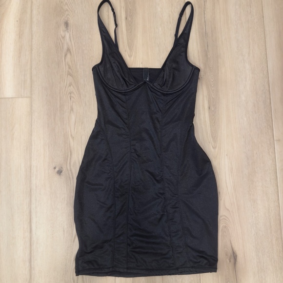 Skims Dress - Picture 4 of 4